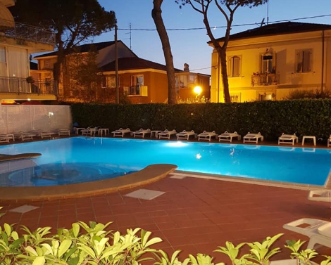 Immagine: piscina-notte-copia | Hotel Ricchi