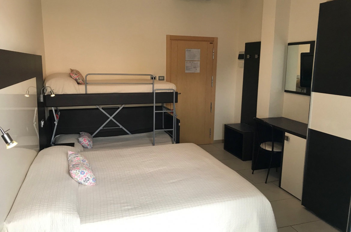 Photos de l'hébergement - Chambre Quadruple | Hotel Ricchi Photos de l'hébergement - Chambre Quadruple | Hotel Ricchi