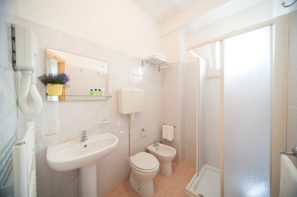 Photos de l'hébergement - Chambre Quadruple | Hotel Ricchi Photos de l'hébergement - Chambre Quadruple | Hotel Ricchi